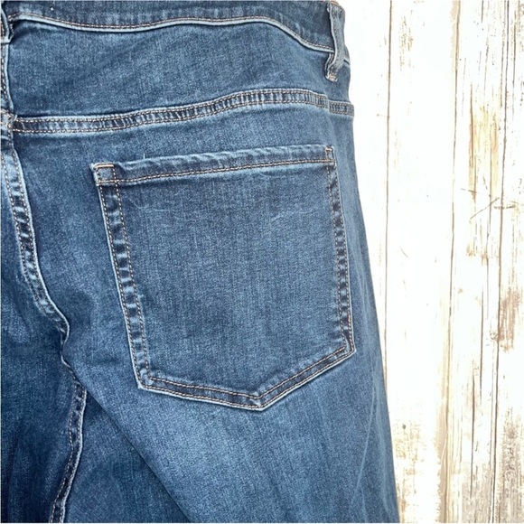 Lane Bryant Mid Rise Signature Boot Magic Waistband Jeans - Picture 7 of 9